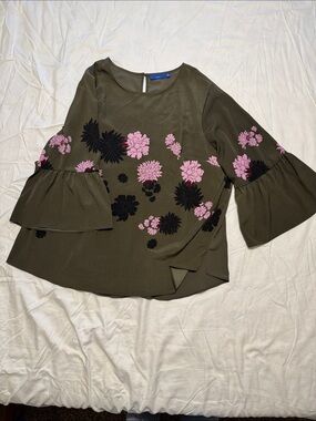 Apt. 9 Olive Green Floral Bell Sleeve Blouse